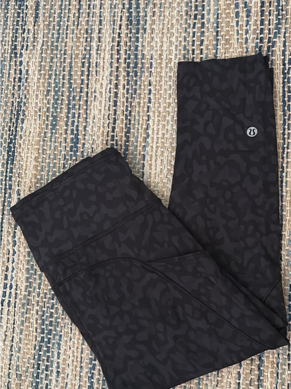 lululemon athletica women’s Black cheetah leopard Print Leggings